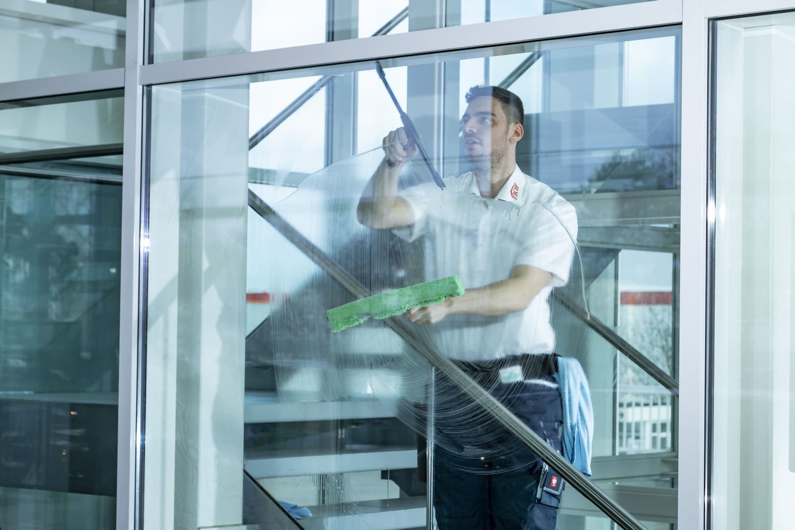 Professionelle Fensterreinigung und Glasreinigung streifenfrei